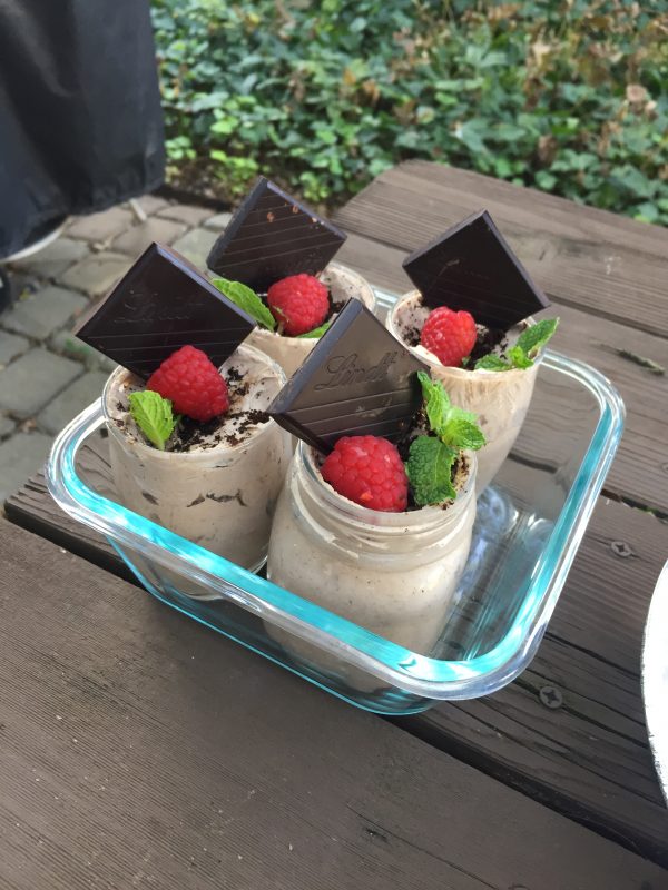 Two-Ingredient Keto Chocolate Mousse (2g carbs per serving)